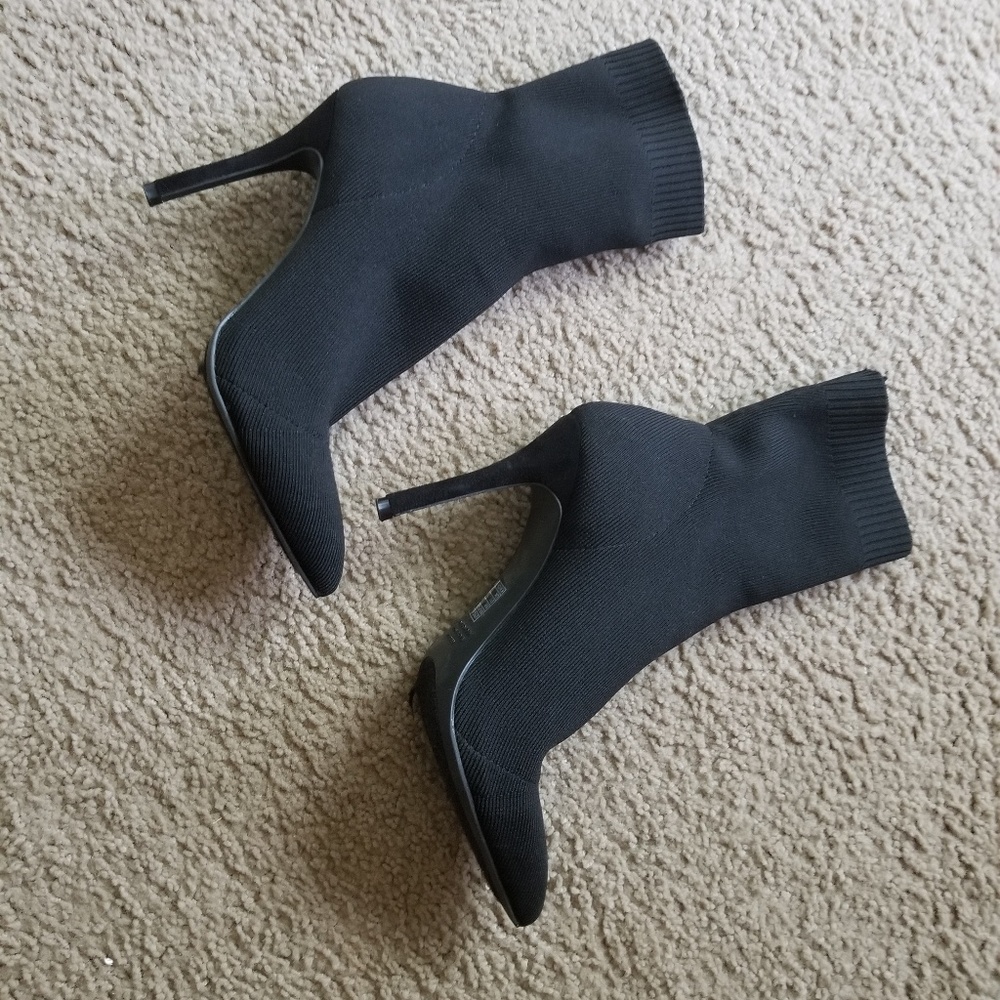 Boot  heeled shoe.  Preowned. Sz 8